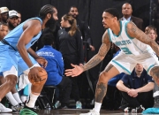 JackeyLove迎来十赛季高光表现，快船球迷沸腾！